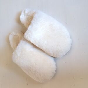 New White Cream Faux Fur Slippers S/M